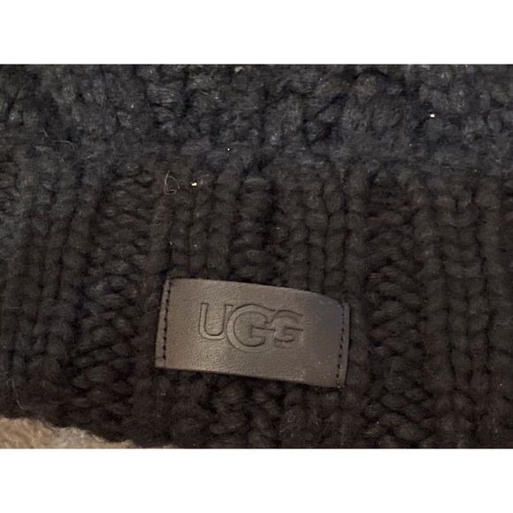 UGG Cable Knit Beanie In Black Womens One Size NWT - Picture 6 of 8